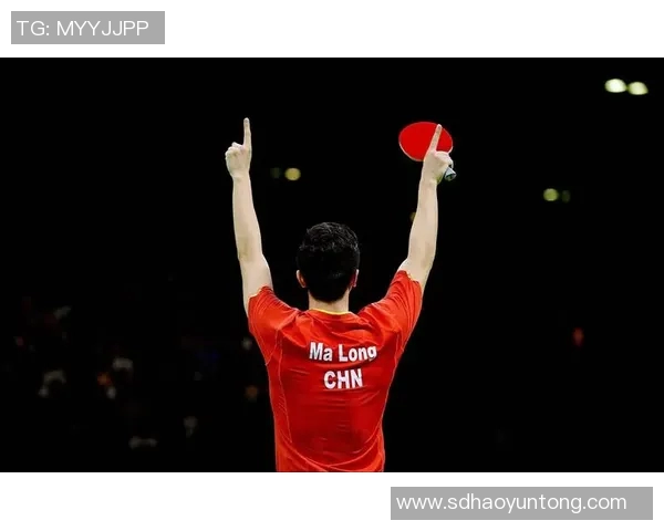 足球明星马龙的精彩瞬间与职业生涯回顾展现他的非凡魅力与成就