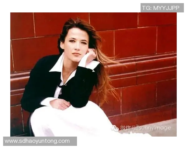 足球场上的女神魅力展现头像体育风格下的足球明星女性形象