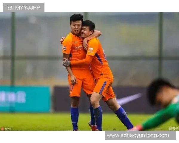 广州恒大与鲁能激战正酣比分悬念迭起引发球迷热议 广州恒大与鲁能激战正酣比分悬念迭起引发球迷热议